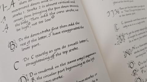 Page from a book showing how to form italic letters