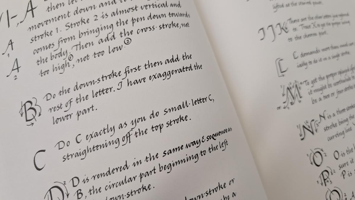 Page from a book showing how to form italic letters